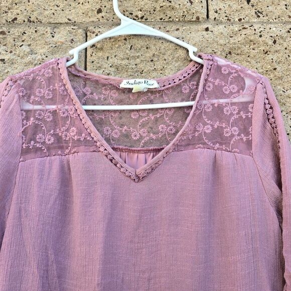 Elegant Pink Lace-Trimmed Women's Top - Picture 3 of 16